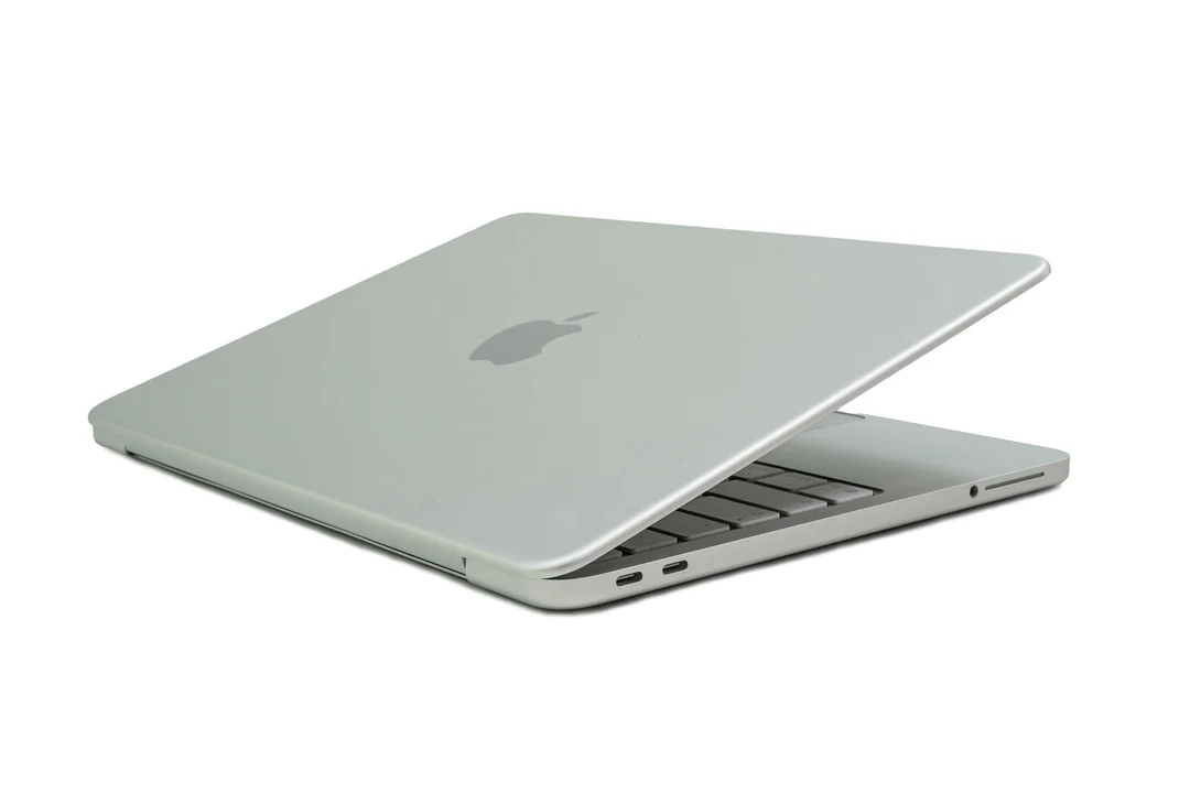 MACBOOK NEO 2026 8/256 13'' BOX USED